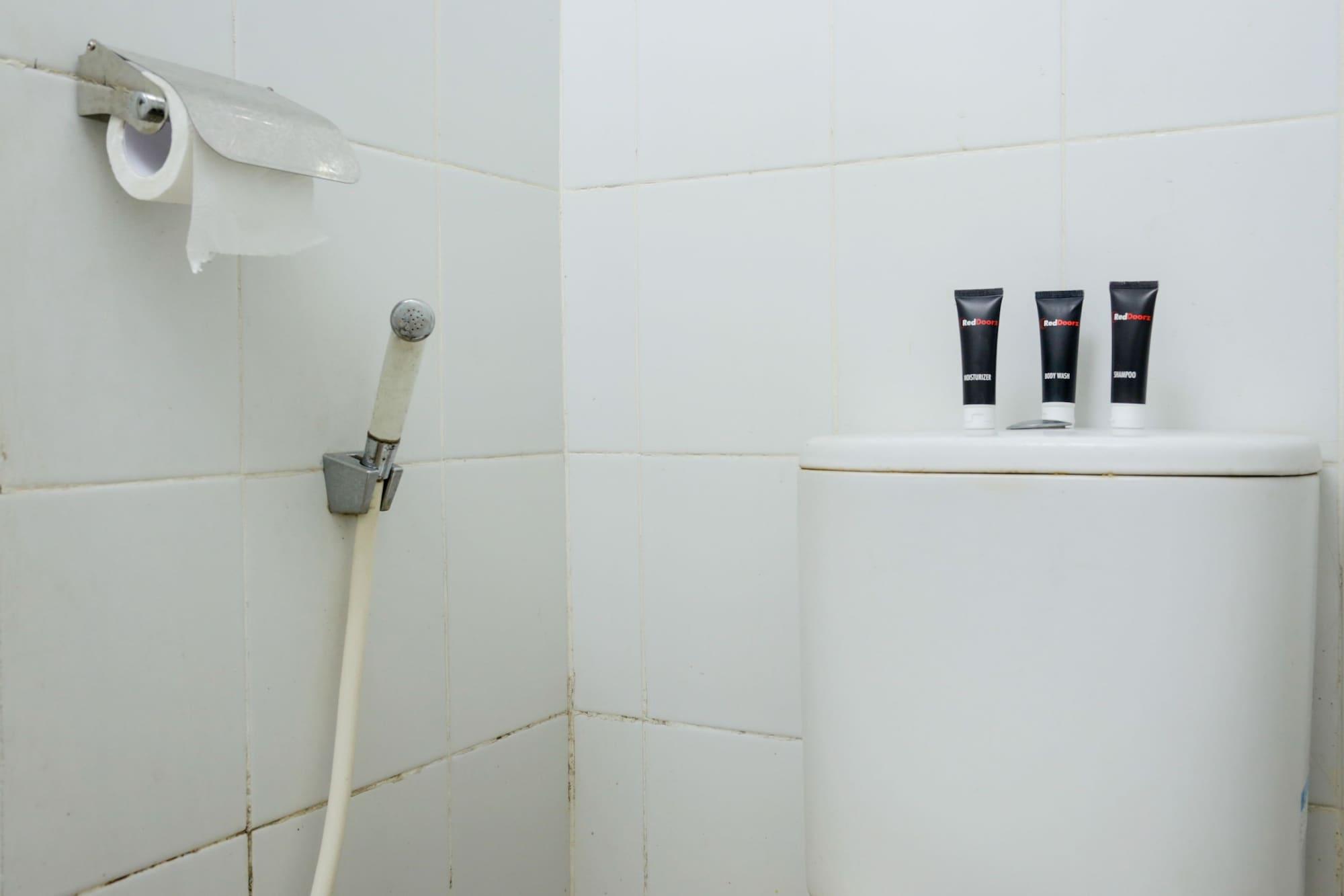 Redliving Apartemen The Suites Metro - Mary Tower E Бандунг Екстериор снимка