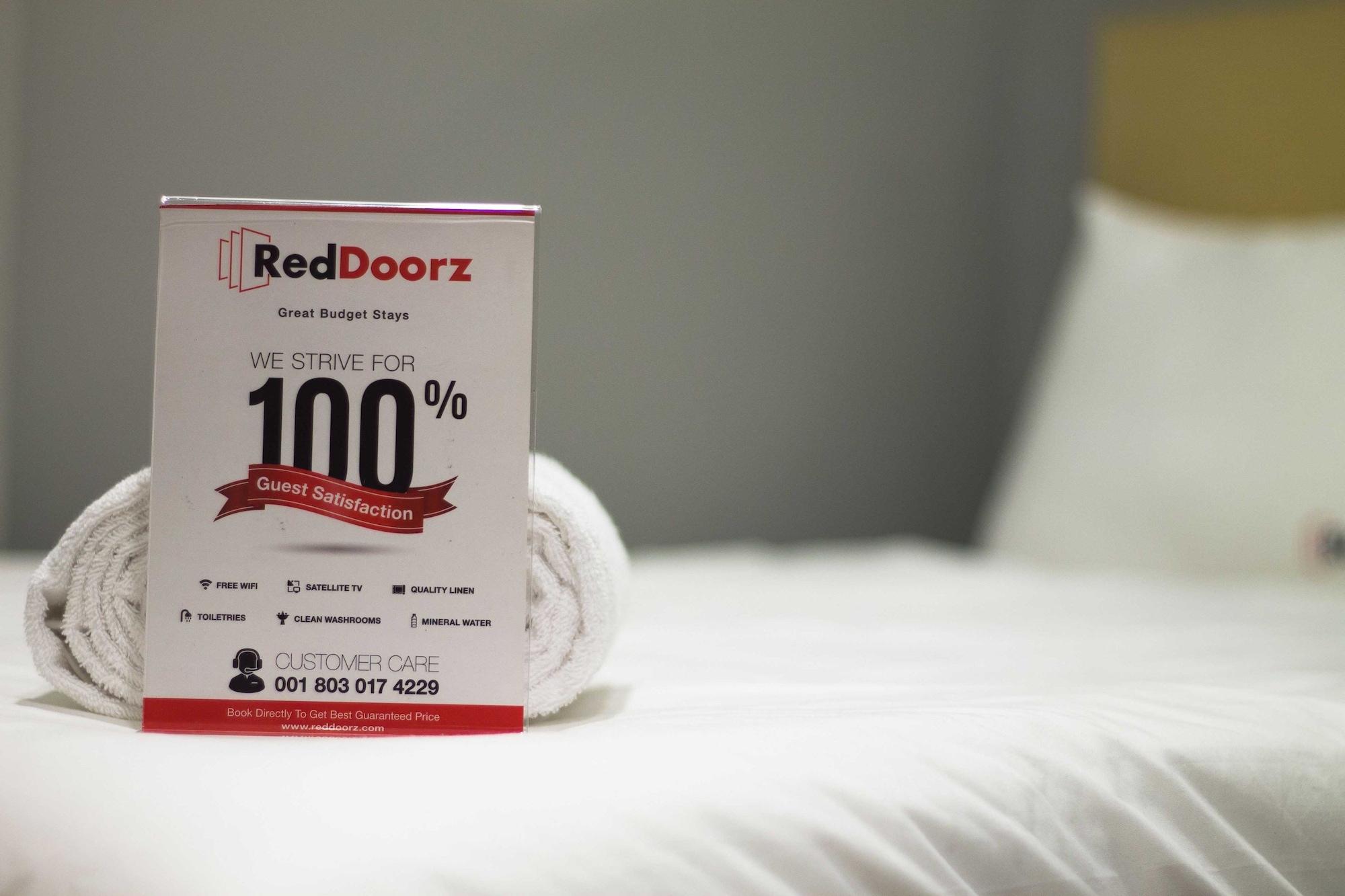 Redliving Apartemen The Suites Metro - Mary Tower E Бандунг Екстериор снимка