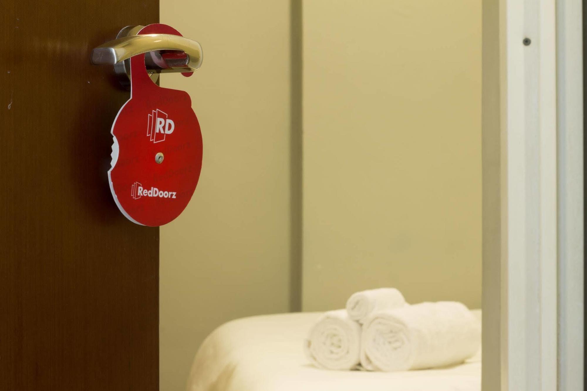 Redliving Apartemen The Suites Metro - Mary Tower E Бандунг Екстериор снимка